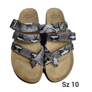 Women's Slip On Strappy Sandals 10 Buckle Strap Toe Loop Snake Print Sz 10 NWOT